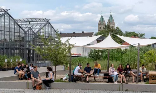 Students at the TUM Campus Straubing